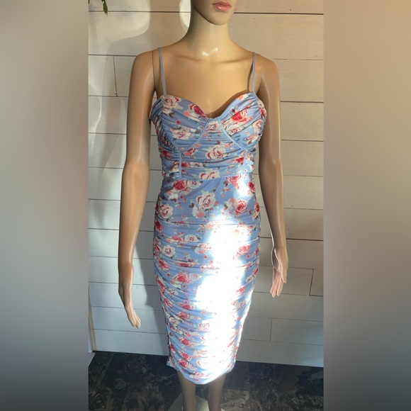 Forever 21 fitted but stretchy dress with built in bra - Picture 1 of 9